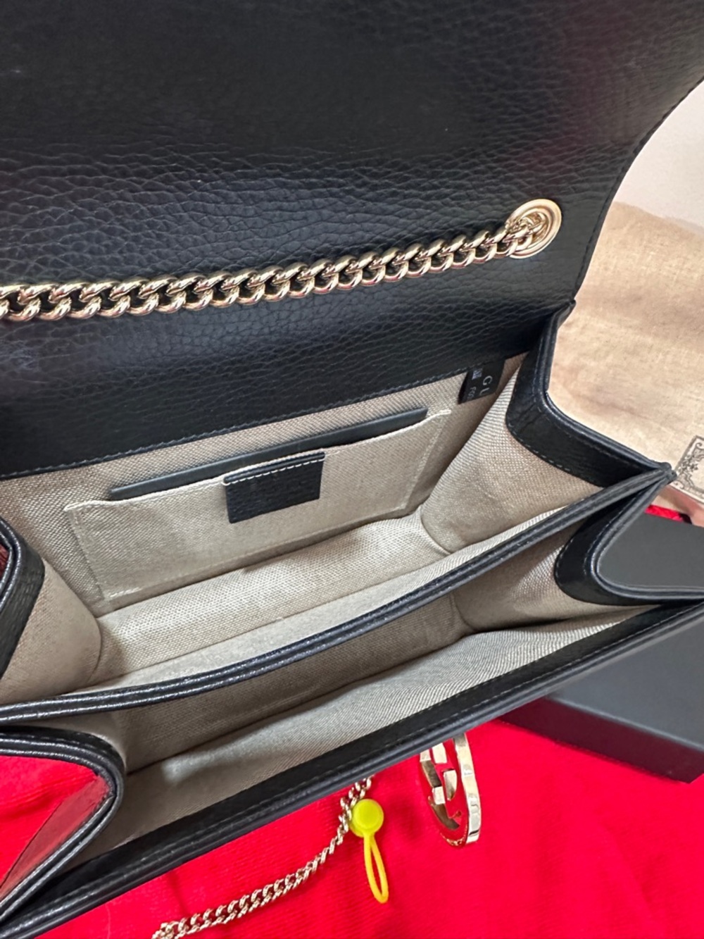 ✨ Gucci Dollar Calfskin Interlocking G Shoulder Bag – Black | Classic & Timeless - Picture 9 of 16
